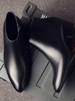 Bottines Chelsea pour hommes en cuir de vachette chic noires courtes