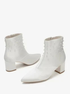 Bottines de mariage en satin à bout pointu et talons épais avec perles