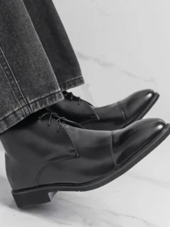 Bottines marron pour homme bout rond lacets style Chukka