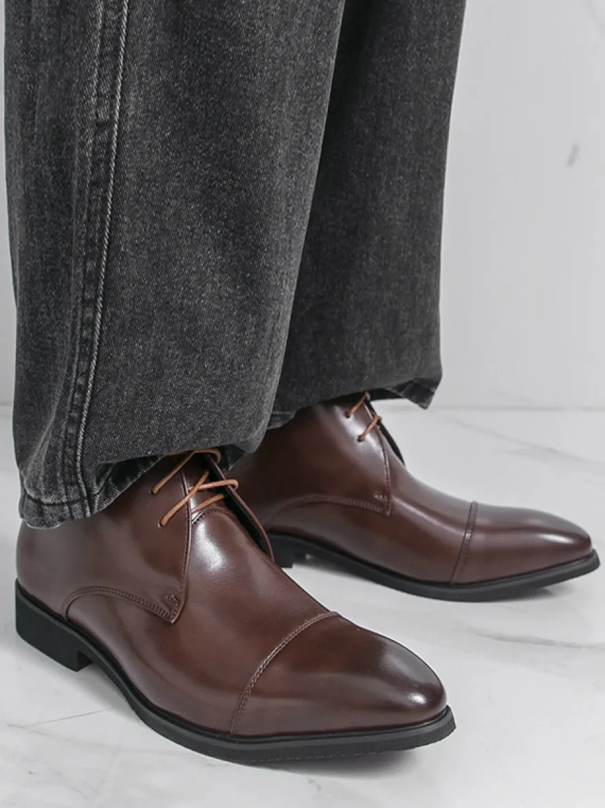Bottines marron pour homme bout rond lacets style Chukka