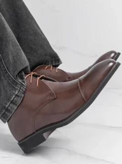 Bottines marron pour homme bout rond lacets style Chukka