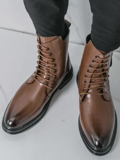 Bottines marron pour homme bout rond lacets style combat