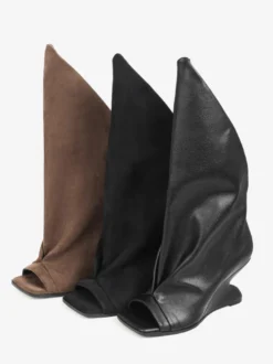 Bottines noires à bout ouvert et talon compensé