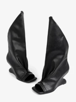 Bottines noires à bout ouvert et talon compensé