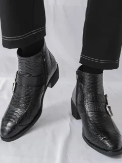 Bottines noires à bout pointu motif serpent et boucle