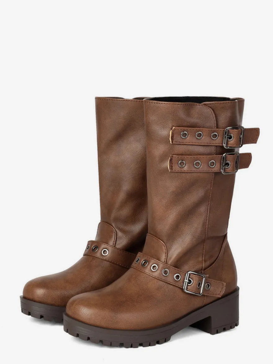 Bottines noires à bout rond et talon compensé ornées d'une boucle