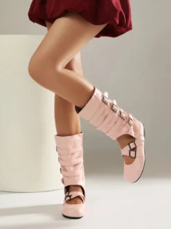 Bottines noires à bout rond pour femme style plates avec boucle et découpes