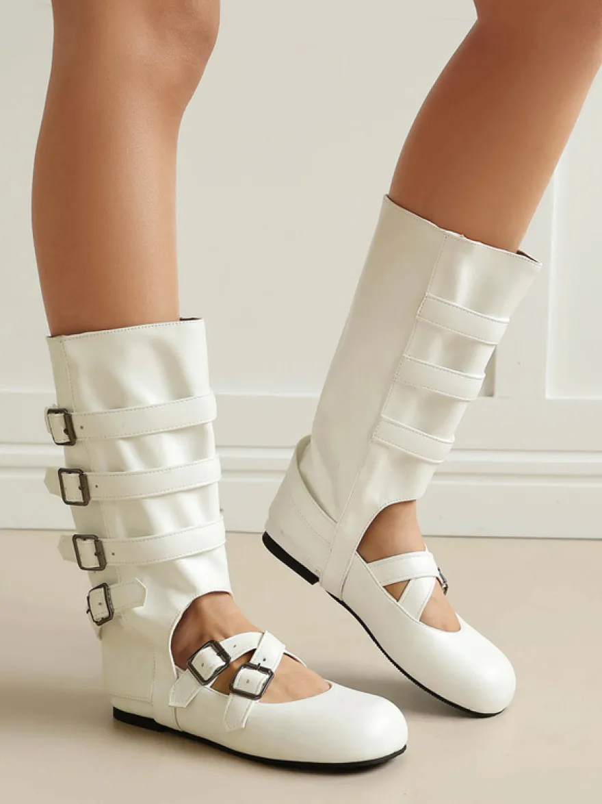 Bottines noires à bout rond pour femme style plates avec boucle et découpes