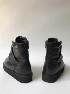 Bottines noires décontractées à bout rond et plateforme froncée
