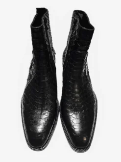 Bottines noires en cuir véritable bout rond lacets.