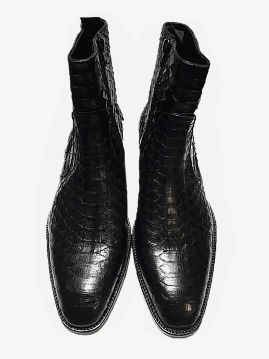 Bottines noires en cuir véritable bout rond lacets.