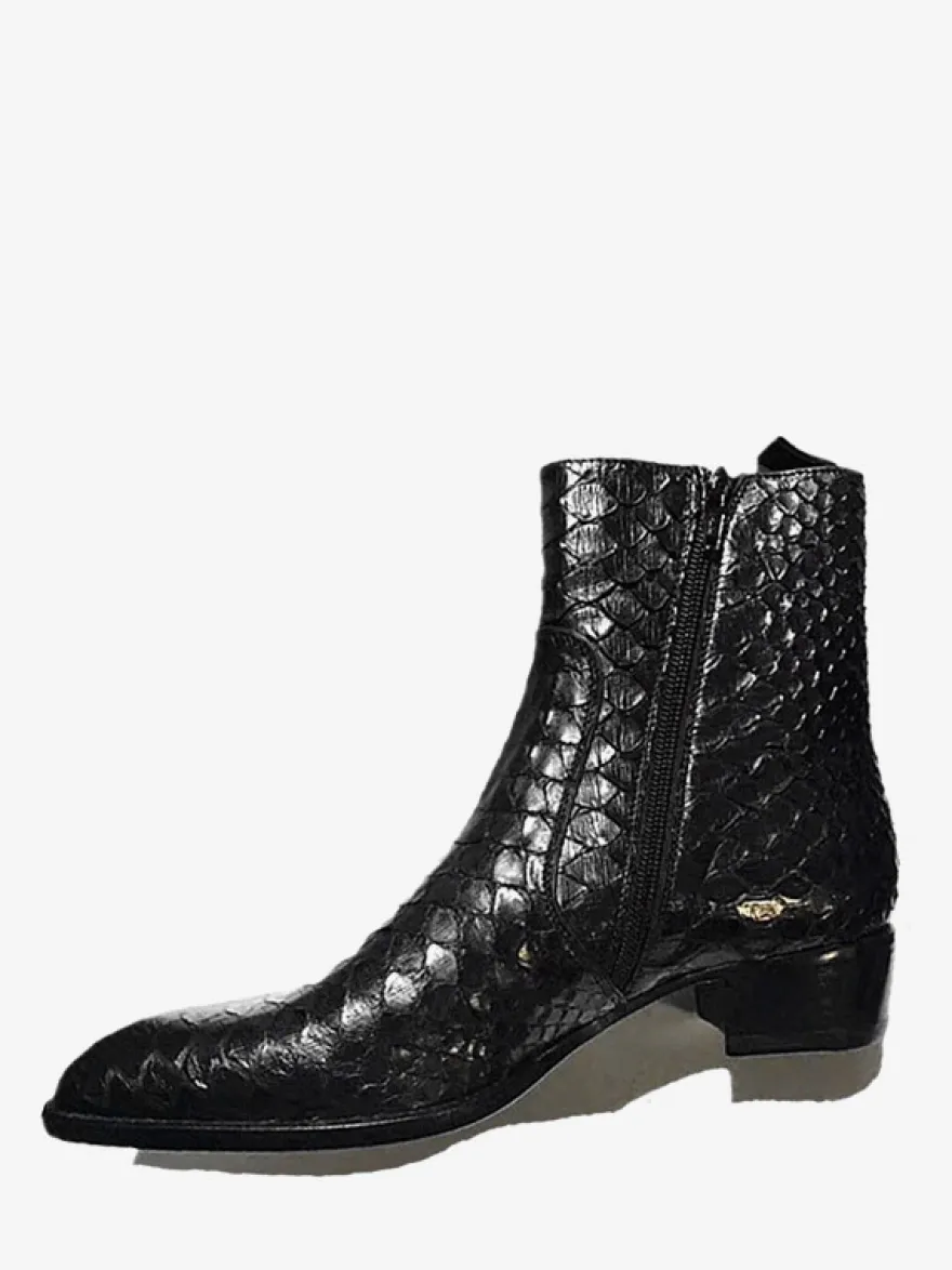 Bottines noires en cuir véritable bout rond lacets.