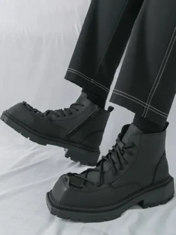 Bottines pour hommes à bout carré lacets et talon épais