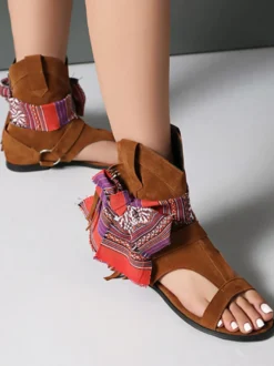 Bottines style sandales bohèmes à bout ouvert et découpes style cowgirl