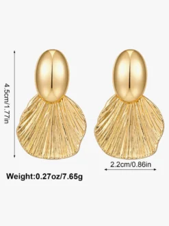 Boucles d'oreilles dorées pour adulte style européen décontracté motif feuille. Bijou de tous les jours.
