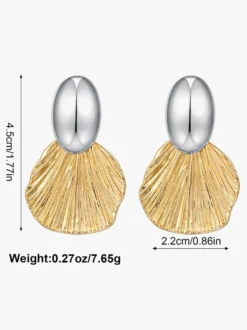 Boucles d'oreilles dorées pour adulte style européen décontracté motif feuille. Bijou de tous les jours.