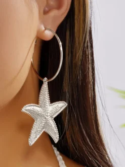 Boucles d'oreilles en métal doré pour adolescentes style européen décontracté. Bijoux du quotidien.