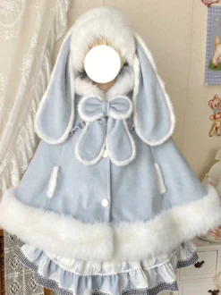 Cape Sweet Lolita en laine à capuche avec oreilles de lapin et poches idéale pour la mode Lolita automne-hiver.