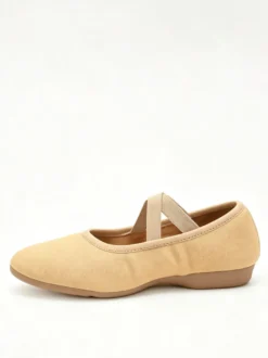 Chaussures de danse classique roses à bout rond et brides croisées