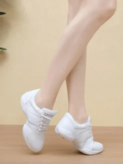 Chaussures de danse jazz blanches à bout rond et lacets