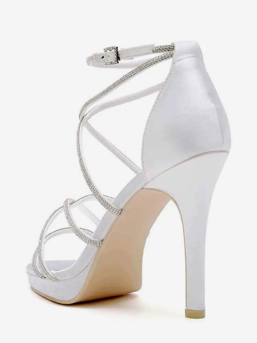 Chaussures de mariage blanches en satin à bout ouvert et à lanières avec strass
