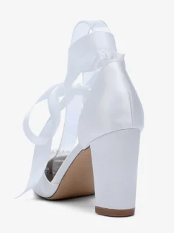 Chaussures de mariage blanches en satin à bout pointu et perles nœud et talon épais