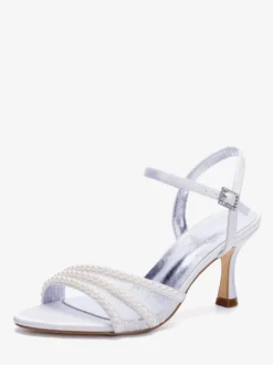 Chaussures de mariage ivoire à talons hauts en résille et perles pour invitées de mariage