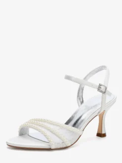 Chaussures de mariage ivoire à talons hauts en résille et perles pour invitées de mariage