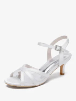 Chaussures de mariage ivoire en satin et maille à bout ouvert talon chaton chaussures d'invité de mariage