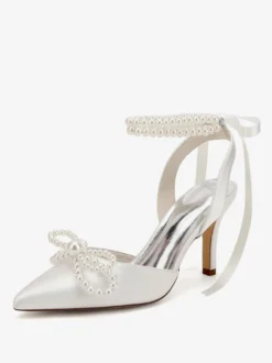 Chaussures de mariage ivoire en satin à bout pointu avec perles et nœud à talons hauts