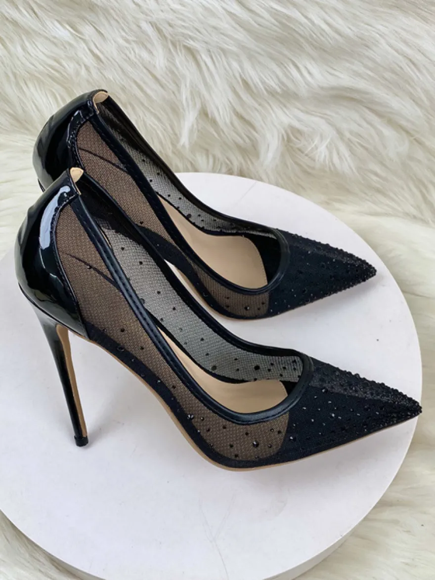 Chaussures de mariage à talons aiguilles et bout pointu en maille noire avec patchwork de strass