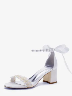 Chaussures de mariée blanches à talon compensé et strass bride cheville