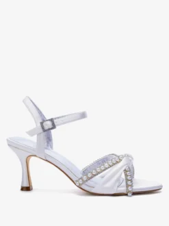 Chaussures de mariée ivoire à bout ouvert perles et talons chaton croisés