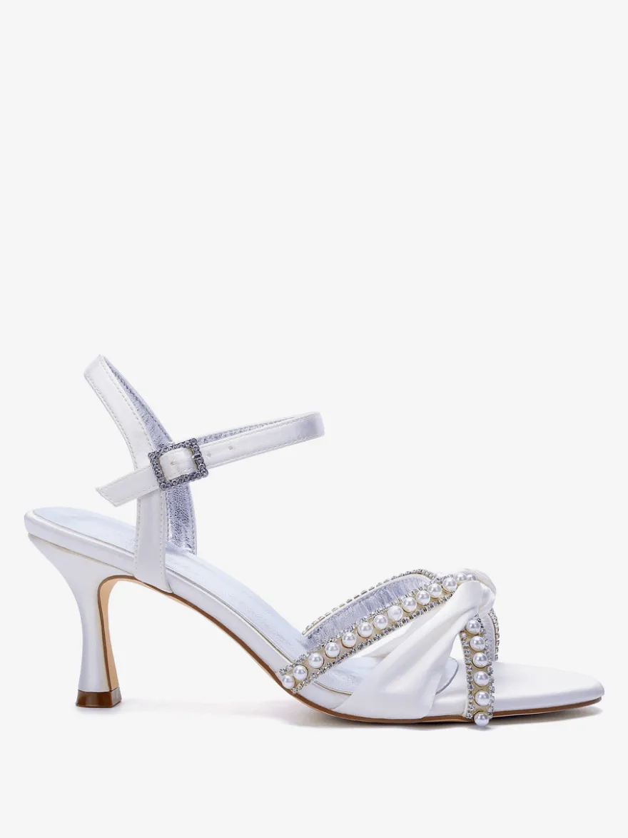 Chaussures de mariée ivoire à bout ouvert perles et talons chaton croisés