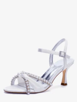 Chaussures de mariée ivoire à bout ouvert perles et talons chaton croisés