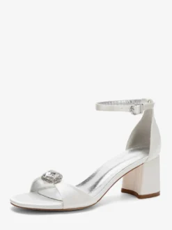 Chaussures de mariée ivoire en satin et strass à talon compensé et bride cheville.