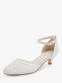 Chaussures de mariée à petits talons ornées de dentelle bout rond et bride cheville