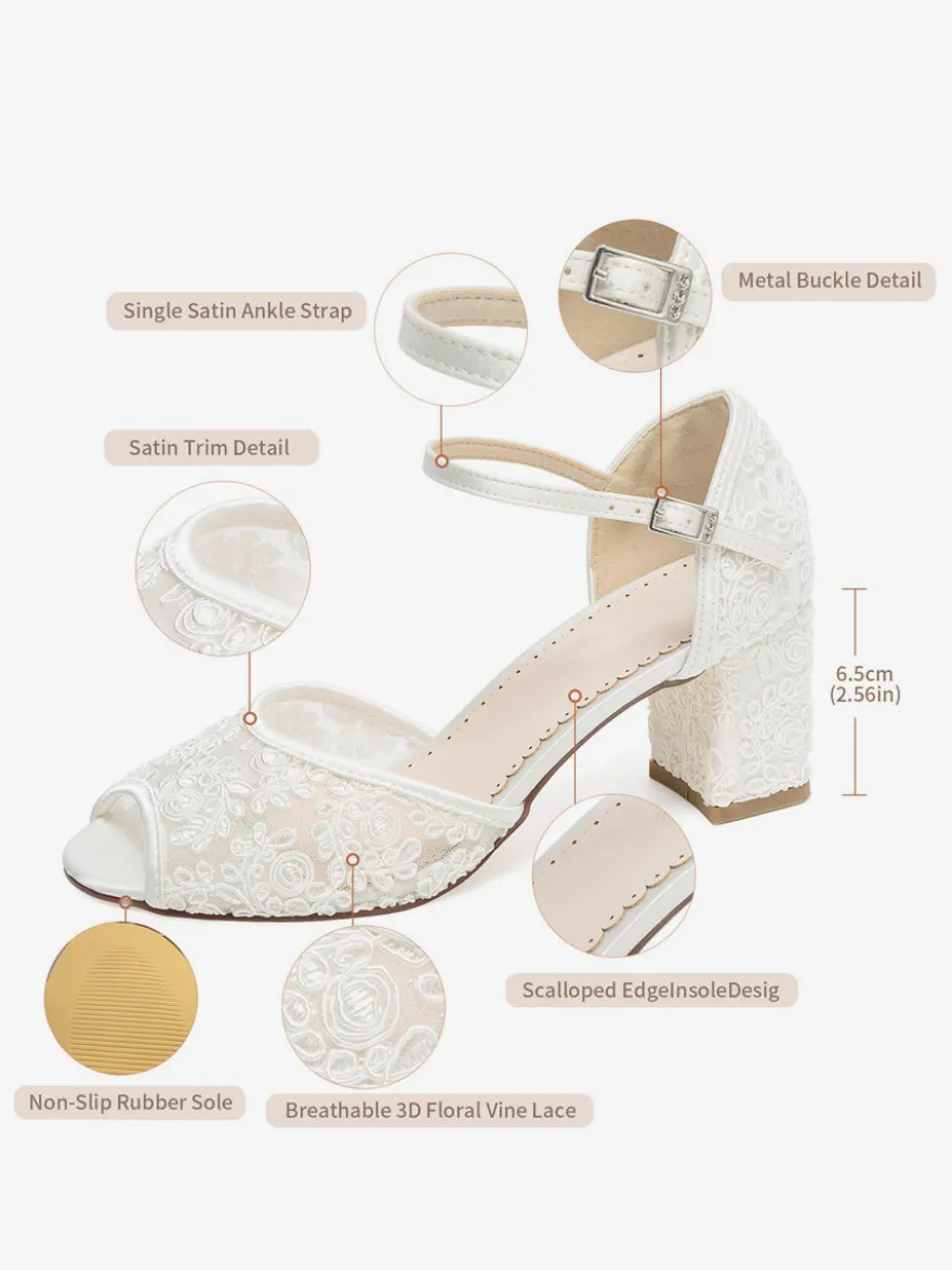 Chaussures de mariée à talon bloc bout ouvert dentelle appliquée et boucle.