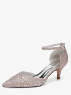 Chaussures de mariée à talon chaton en satin à bout pointu et strass