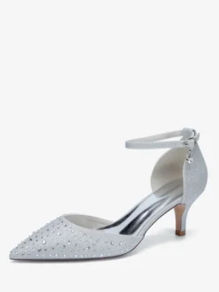 Chaussures de mariée à talon chaton en satin à bout pointu et strass