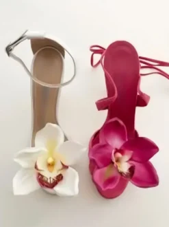 Chaussures de soirée en satin pour femmes bout ouvert détails floraux talons hauts