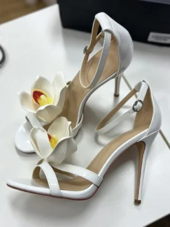 Chaussures de soirée en satin pour femmes bout ouvert détails floraux talons hauts
