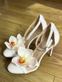 Chaussures de soirée en satin pour femmes bout ouvert détails floraux talons hauts