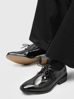 Chaussures habillées noires à bout rond et lacets chaussures de soirée