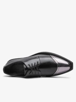 Chaussures habillées noires pour hommes bout rond détails métalliques lacets