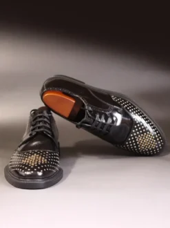 Chaussures habillées pour hommes modernes à bout rond et rivets en cuir de vache