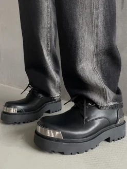 Chaussures habillées pour hommes modernes à bout rond avec détails en métal et cuir PU