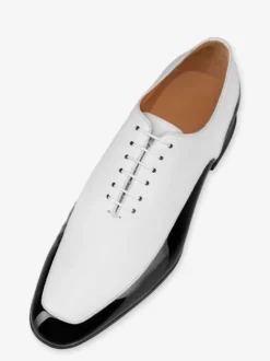 Chaussures habillées pour hommes Oxfords blanches et noires en cuir verni pour bal de promo mariage etc.