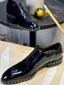 Chaussures habillées pour hommes à la mode à bout rond et rivets en cuir de vache