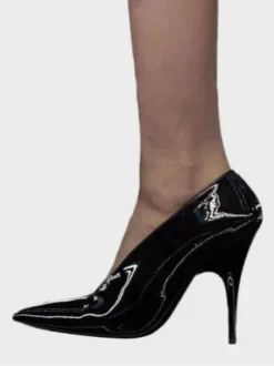 Chaussures habillées violettes à talons hauts et bout pointu
